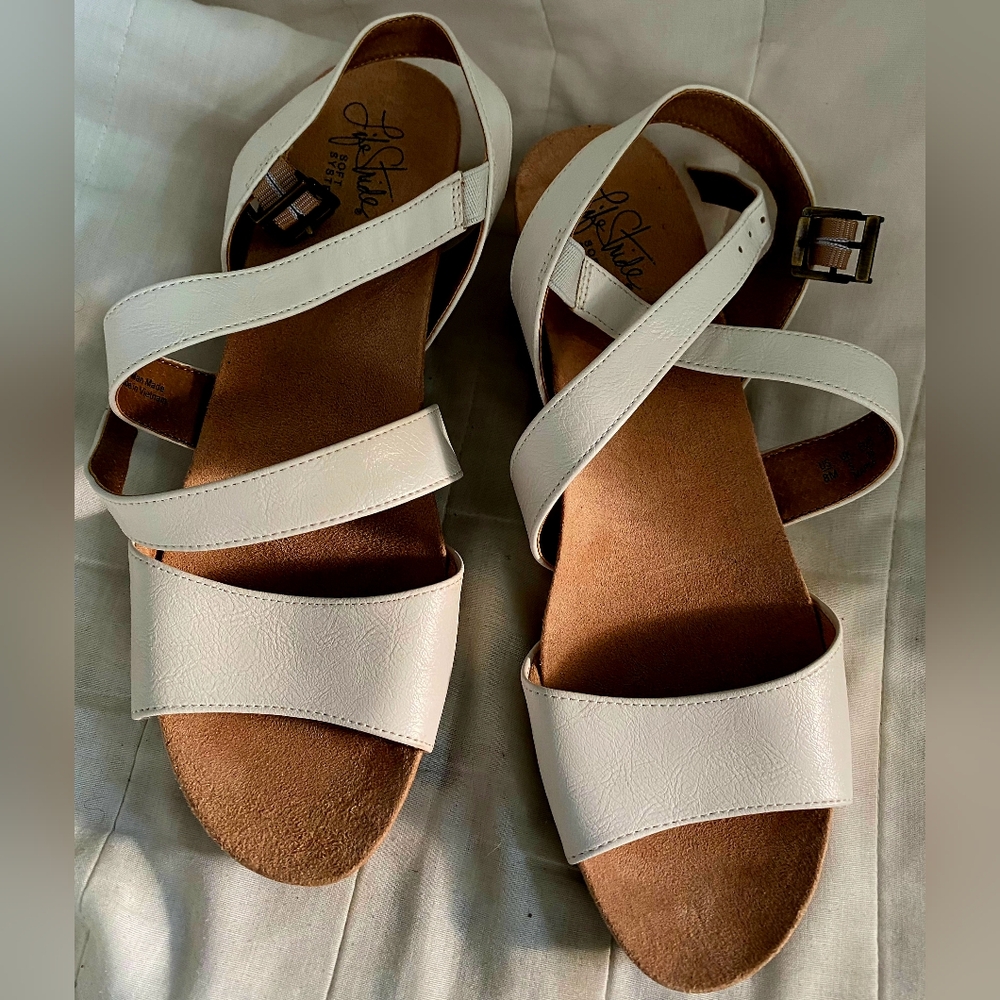 Life Stride New White Strap wedge sandals sz 8